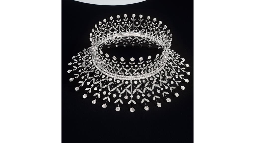 The versatile “Power of Couture” diamond collar can be disassembled into two separate necklaces thanks to three inconspicuous fastening mechanisms that keep the pieces secured as a whole. Boucheron Power of Couture diamond collar